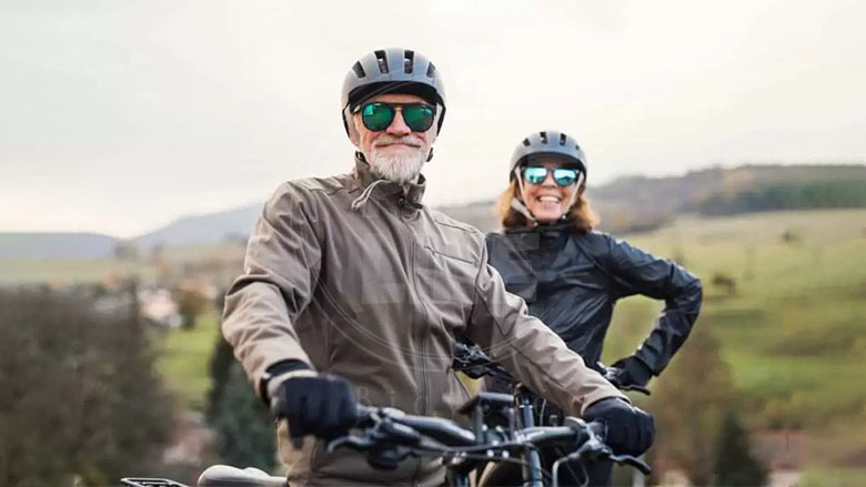 زوج دوچرخه سوار مسن