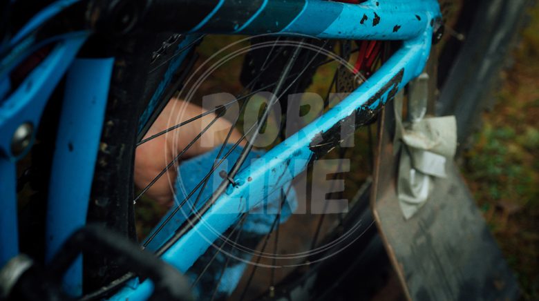 تعمیر دوچرخه آبی توسط متخصص یا مکانیک دوچرخه