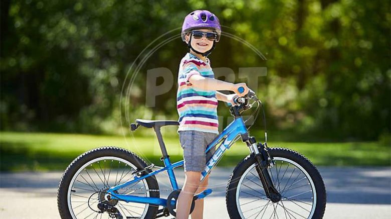 کودک با دوچرخه پسرانه آبی زیبا