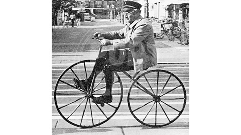 طراح فرانسوی اولین دوچرخه جهان روی اختراع خودش